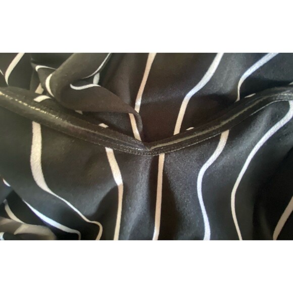 cute & classy black and white striped romper jumpsuit short wide leg cut NWOT - Picture 9 of 11